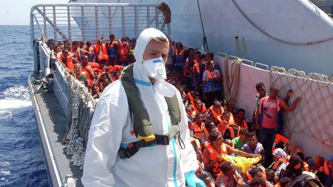Qizil Xoch qidiruv kemasi O‘rtayer dengizida 300 dan ortiq muhojirni qutqardi