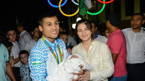 Kun fotosi: Olimpiada chempioni Fazliddin G‘oibnazarov Rio–2016 vaqtida tug‘ilgan farzandini bag‘riga bosdi