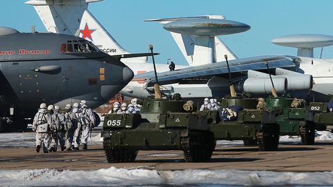 Россиянинг 400 нафарга яқин ҳарбийи Қора денгиз флотини мудофаа қилиш бўйича ўқув-машғулотларга жалб этилди
