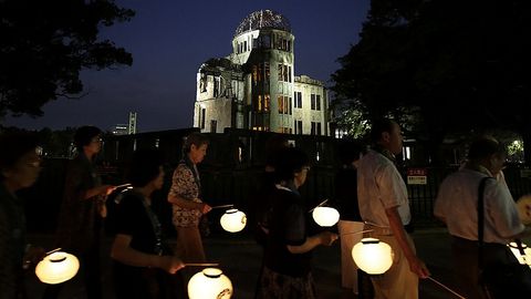 Yaponiyada Xirosimadagi AQSh atom bombardimoni qurbonlari xotirasi bir daqiqali sukut bilan yodga olindi