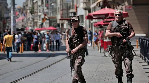 Istanbuldagi qahvaxonada ro‘y bergan otishmada 2 kishi halok bo‘ldi