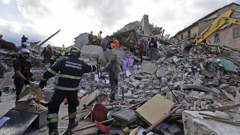 Папа Франциск зилзила ҳудудига ватиканлик ўт ўчирувчилар ва жандармларни юборди