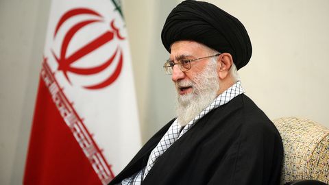 Oyatulloh Xomanaiy AQShni Eronga C-300 zenit-raketa majmuasini olishda xalal berishda aybladi