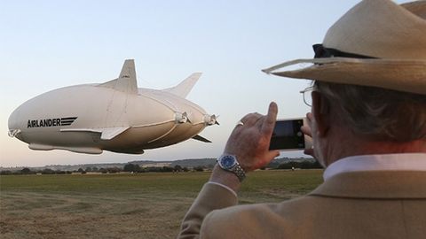 Буюк Британияда дунёдаги энг катта ҳаво кемаси учирилди