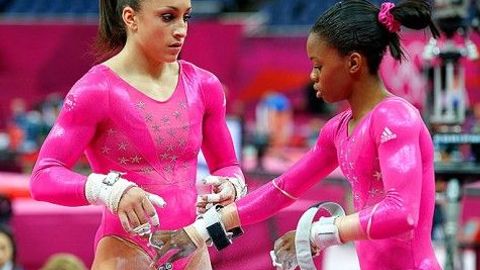 Олимпиада ўйинларидаги америкалик гимнастикачиларнинг ҳар битта спорт либоси қарийб 1200 доллар туради