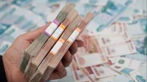 Moskvada politsiyachi fuqaroga metroda unutib qoldirilgan 4 mln rublni qaytarib berdi