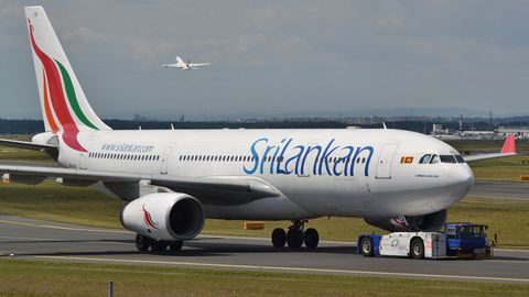 Styuardessalar SriLankan Airlines’ning mast uchuvchisiga Frankfurtdan uchib ketishga yo‘l qo‘ymadi