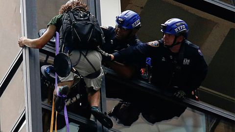 Трамп билан танишиш учун Trump Tower биносига кўтарилган йигит хавфли вазиятни юзага келтиришда айбланди