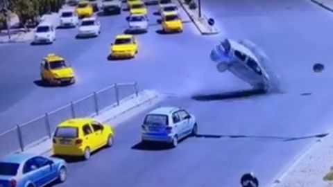 Видео: Бухорода Matiz билан тўқнашган Spark учиб кетди