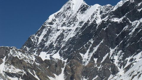 Тожикистонда йўқолган россиялик альпинистларни қидириш ишлари тўхтатилди