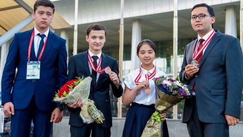 Уч нафар ўзбекистонлик ўқувчи Тбилисидаги Бутунжаҳон кимё олимпиадасида совриндор бўлди