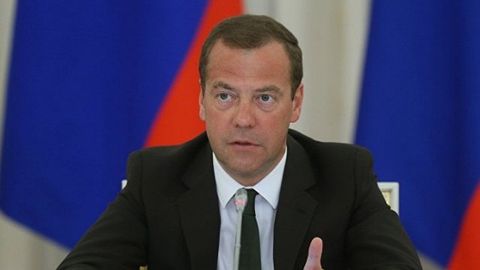 Медведевнинг истеъфосини талаб қилган петиция бир кунда 100 минг имзо тўплади