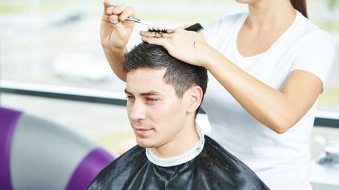 Davlat soliq qo‘mitasi uydagi sartaroshlik faoliyati uchun qanday soliq to‘lovlari to‘lanishini ma’lum qildi