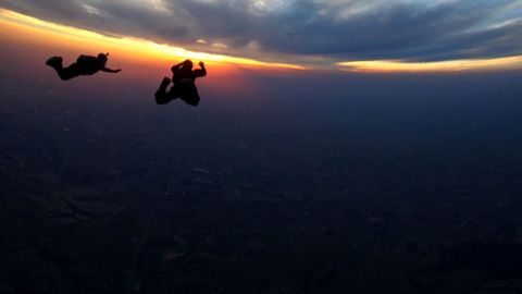 Калифорнияда муваффақиятсиз сакрашни амалга оширган икки скайдайвер ҳалок бўлди