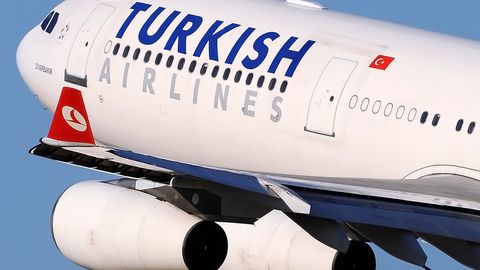 Turkish Airlines’ning fitnadan keyin haydalgan xodimi tovon puli talab qildi