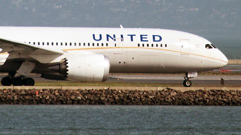 United Airlines samolyotining 16 nafar yo‘lovchisi turbulentlik tufayli jabrlandi