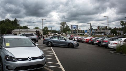 Volkswagen dizel mojarosi tufayli AQShda dilerlarga 1,2 milliard dollar tovon puli to‘laydi