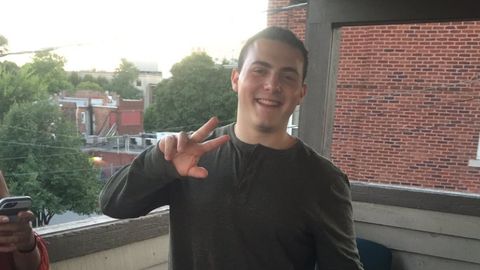 АҚШда қоғоз тўпни челакка туширган талаба бутун гуруҳнинг кимё фани тестидан энг юқори балл олишини таъминлади (видео)