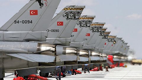Turkiyada Gulen bilan aloqalarda gumon qilingan 73 harbiy vazifasidan chetlatildi