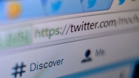 Twitter aksiyadori kompaniyani va’dalarini bajarmaslikda ayblab sudga berdi