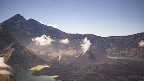 Indoneziyada Barujari vulqoni harakatga keldi