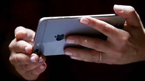 Хитойлик шифокорларга янги моделдаги iPhone’ларни сотиб олиш тақиқланди