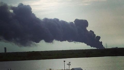 Интернетда Falcon 9 ракетасининг Канаверал бурнидаги портлаши акс этган видео пайдо бўлди (видео)