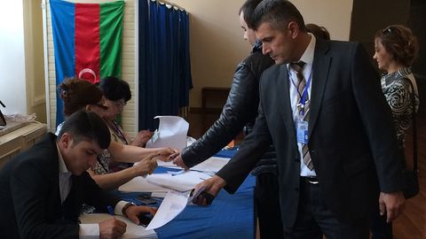 Озарбайжонда конституцияга ўзгартиришлар киритиш бўйича референдумда фуқароларнинг 30 фоизи овоз бериб бўлди