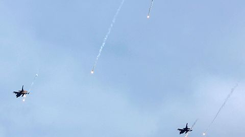 AQSh koalitsiyasi samolyotlari Suriya armiyasi pozitsiyalariga zarbalar berdi