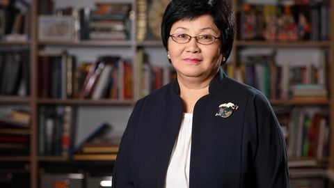 Роза Отунбаева: Президент Каримовнинг қарорлари биз учун ўта муҳим, ҳал қилувчи аҳамиятга эга эди