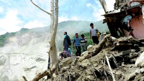 Nepalda yer o‘pirilishi oqibatida 4 kishi halok bo‘ldi