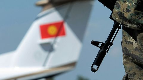 Қирғизистон Қозоғистон билан чегарадаги назорат-ўтказиш пунктларидан бирини ёпди