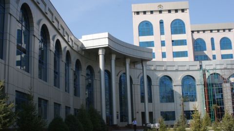 Солиқ хизматининг 400 дан зиёд ходимига эсдалик нишонлари топширилди