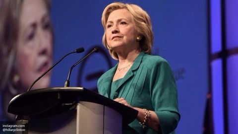 Клинтоннинг штаби унинг касаллиги ҳақида хабар бермаслик қарори хато бўлганини тан олди