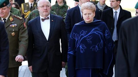 Litva prezidenti pichoq va vilkalar tufayli mudofaa vaziri iste’fosini talab qildi