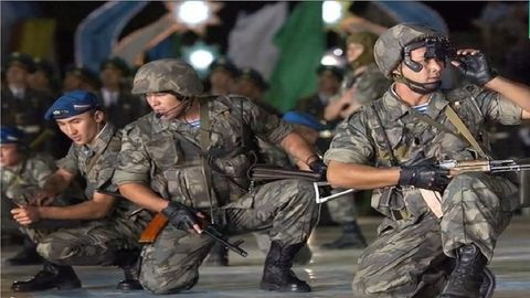 O‘zbekistonda shartnoma bo‘yicha harbiy xizmatga unvonidan qat’i nazar 5 yil muddatga qabul qilish tartibi joriy etildi