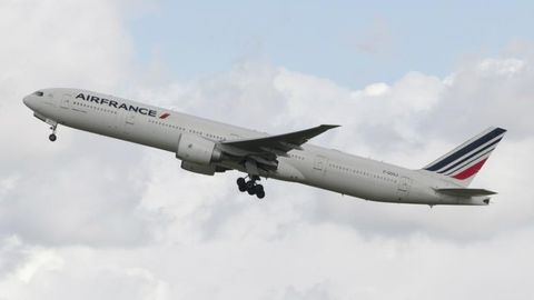 Air France uchuvchilari Parij yaqinidagi o‘rmonga o‘nlab tonna yoqilg‘ini to‘kib yubordi