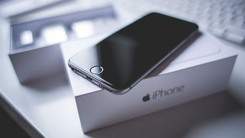 «Малика» савдо марказида энг қиммат iPhone 7 смартфони 6 млн сўмдан сотилмоқда