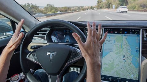 Tesla yangilangan avtopilot rejimini taqdim etadi