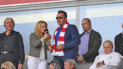 Arnold Shvarsenegger “Bavariya” futbol klubining o‘yiniga tashrif buyurdi