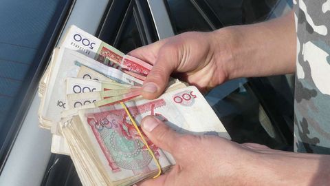 Қандай қилиб ойлик маошга ортиқча муаммоларсиз яшаш мумкин?