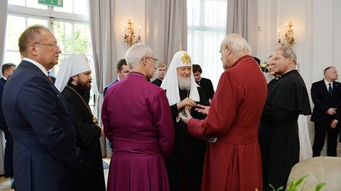 Qirolicha Yelizaveta II patriarx Kirill bilan uchrashdi