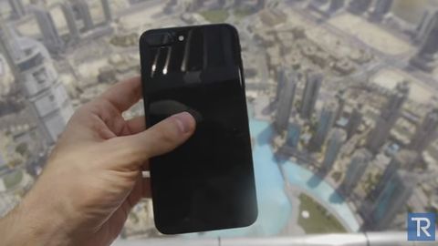 Video: Ukrainalik bloger iPhone 7 Plus’ni dunyodagi eng baland binodan uloqtirdi