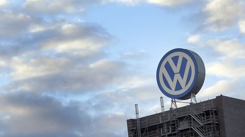 Volkswagen АҚШда бизнеси «дизель можароси»дан зарар кўрган дилерларга 1,2 млрд доллар тўлайди