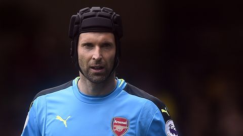 “Arsenal” darvozaboni Petr Chex to‘qilgan qalpoqlarni sotib olishni taklif qilayotgan reklama roligini suratga oldi (video)