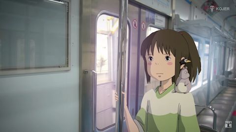 Шаҳар узра учиб ўтаётган Тоторо: Ghibli студияси персонажлари — ҳаётнинг ҳақиқий манзараларида