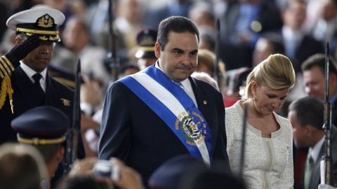 Сальвадор собиқ президенти коррупцияда гумон қилиниб, қўлга олинди