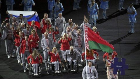 Рио–2016 Паралимпиадаси очилиш маросимида Россия байроғини кўтарган беларусга квартира ваъда қилинди