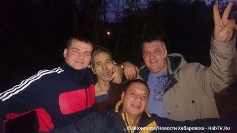 Rossiyada politsiyachilar jinnixonadan qochib ketgan jinoyatchi bilan selfi tushdi