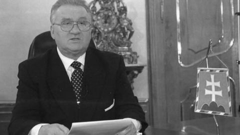 Словакияда собиқ президент дафн этиладиган куни мотам эълон қилинди